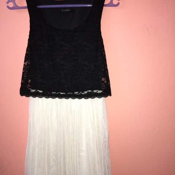 B.Smart(S)Black lace dress with white flowy bottom - Picture 4 of 7